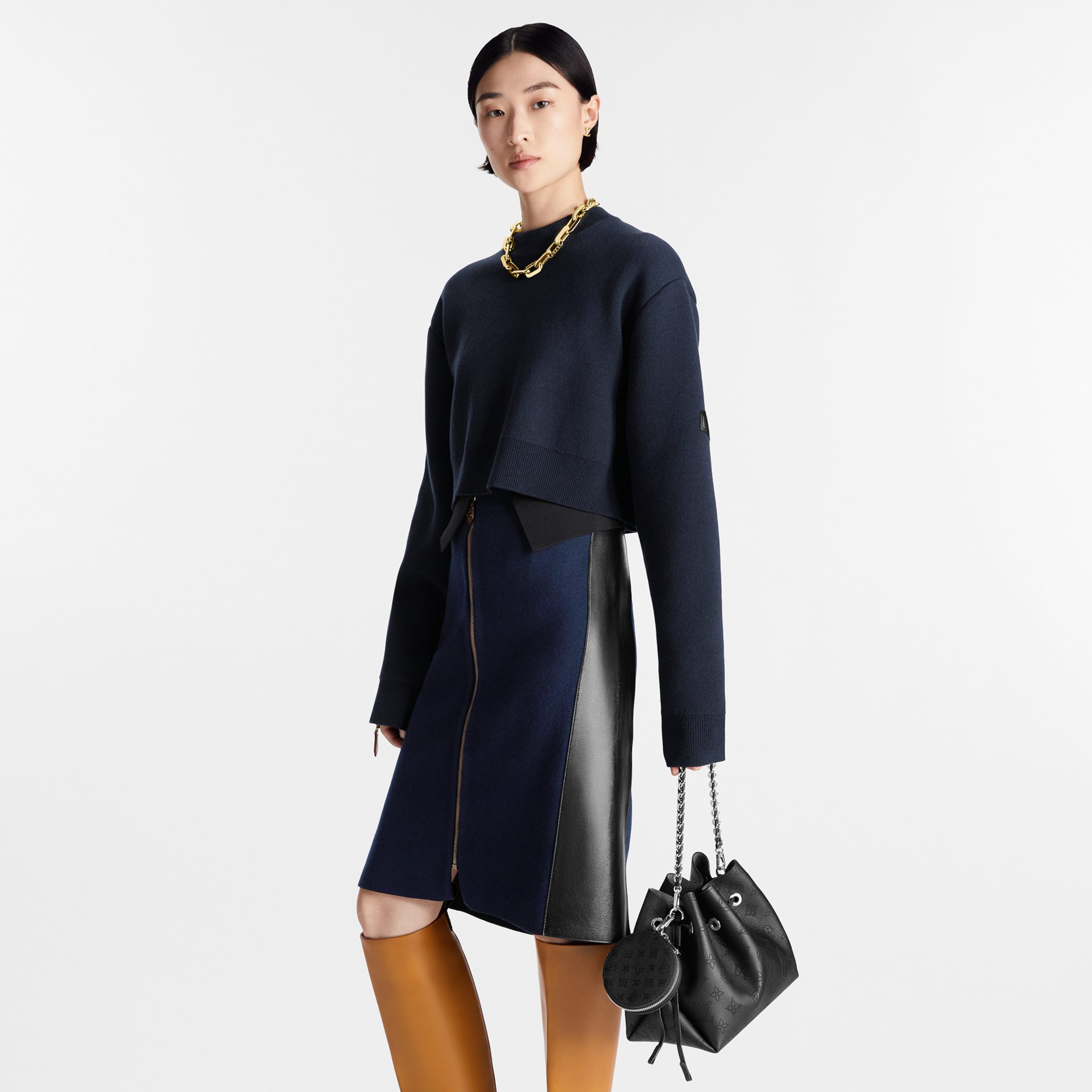 louis-vuitton-bella-M57070_PM1_Cropped_20worn_20view-scaled-2.jpg