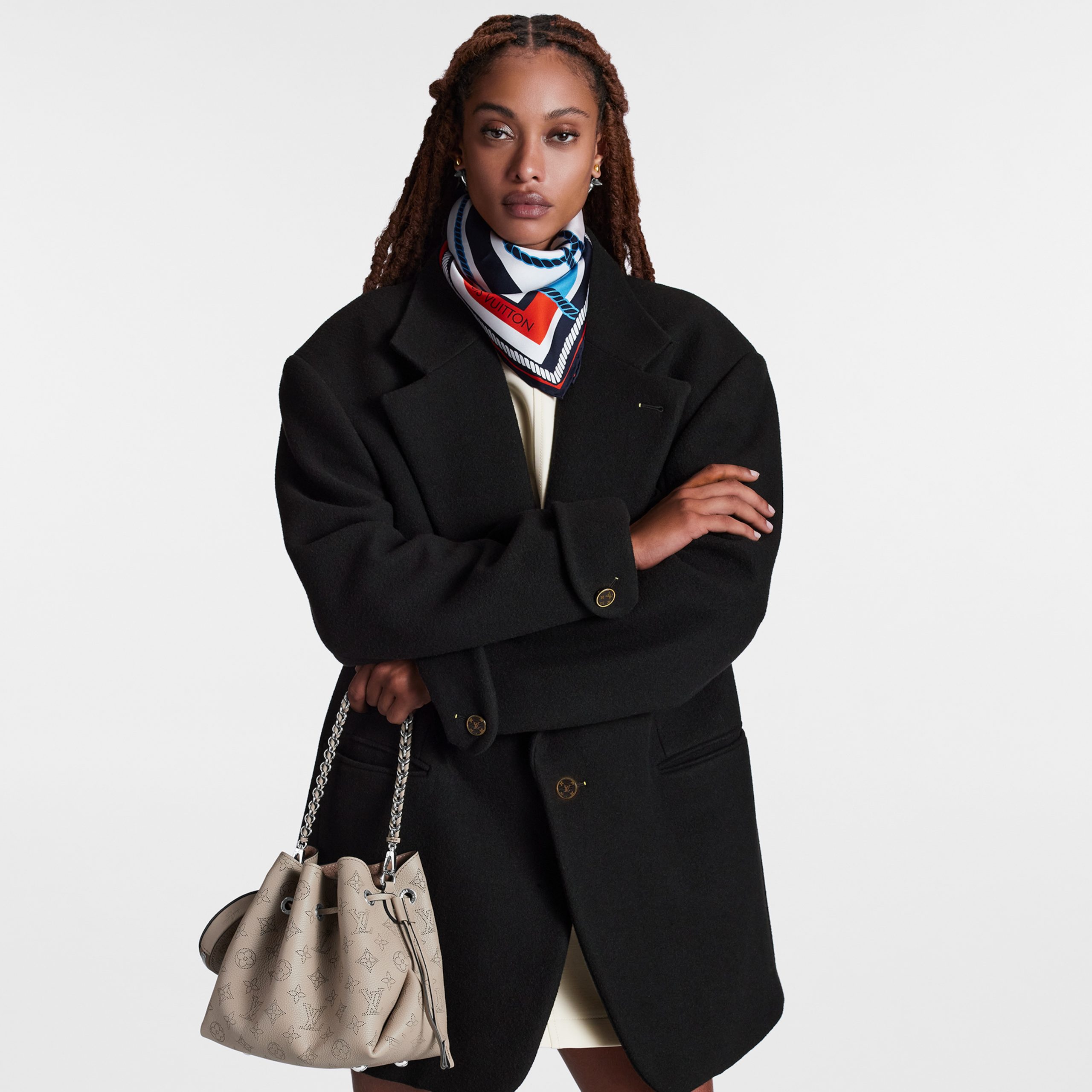 louis-vuitton-bella-M57201_PM1_Cropped_20worn_20view-scaled-2.jpg
