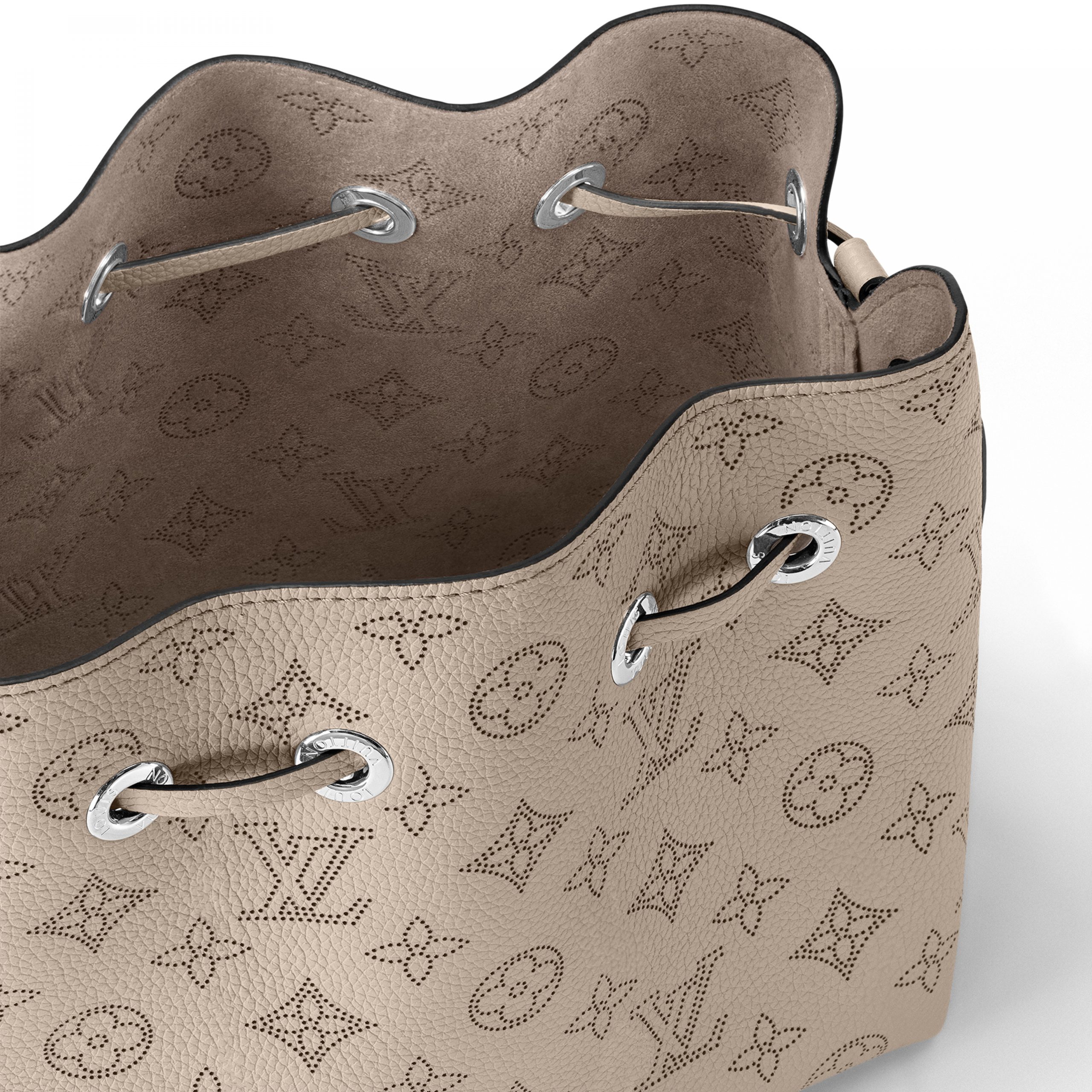 louis-vuitton-bella-M57201_PM1_Interior2_20view-scaled-2.jpg