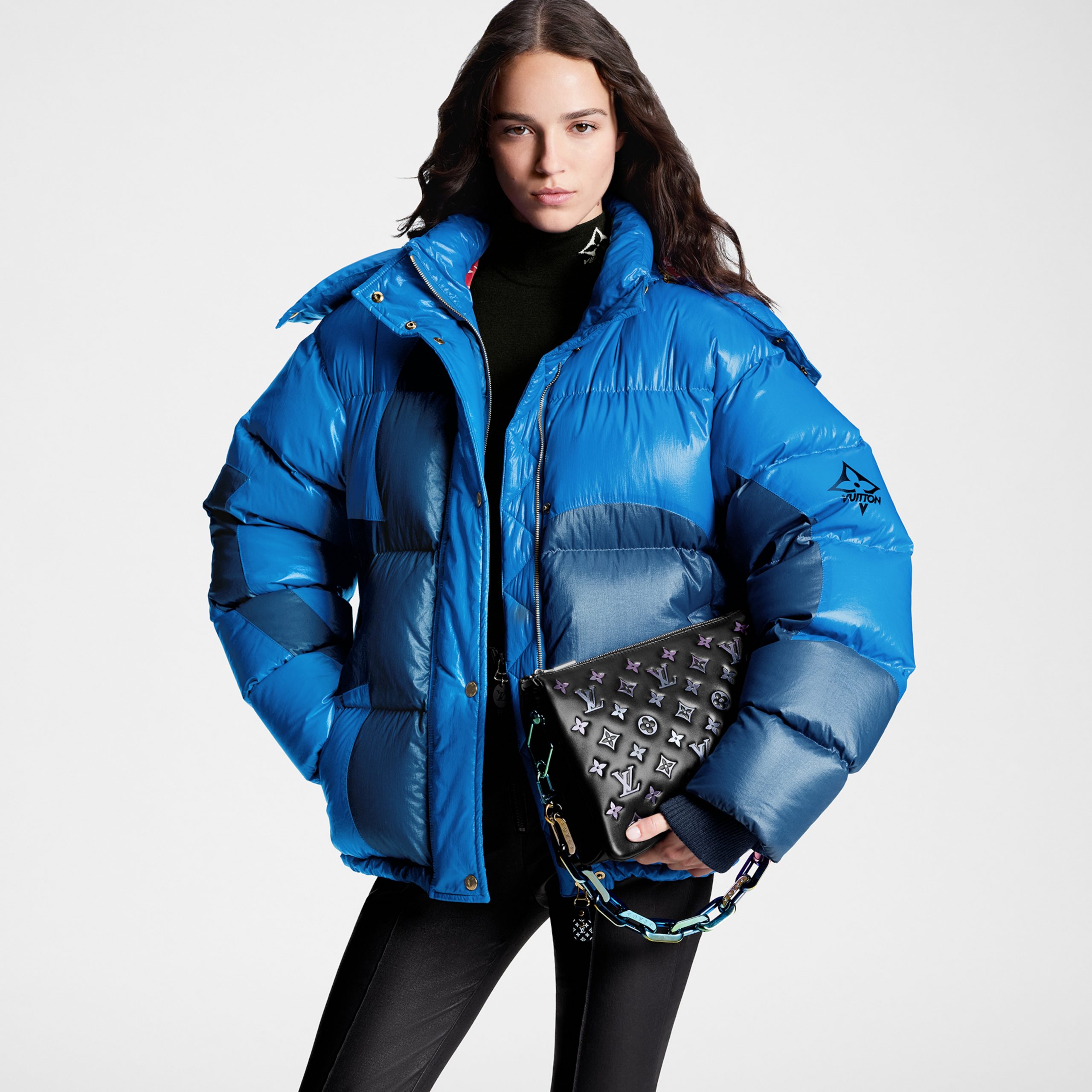 louis-vuitton-coussin-pm-h32-handbags-M23618_PM1_Cropped_20worn_20view-scaled-1.jpg