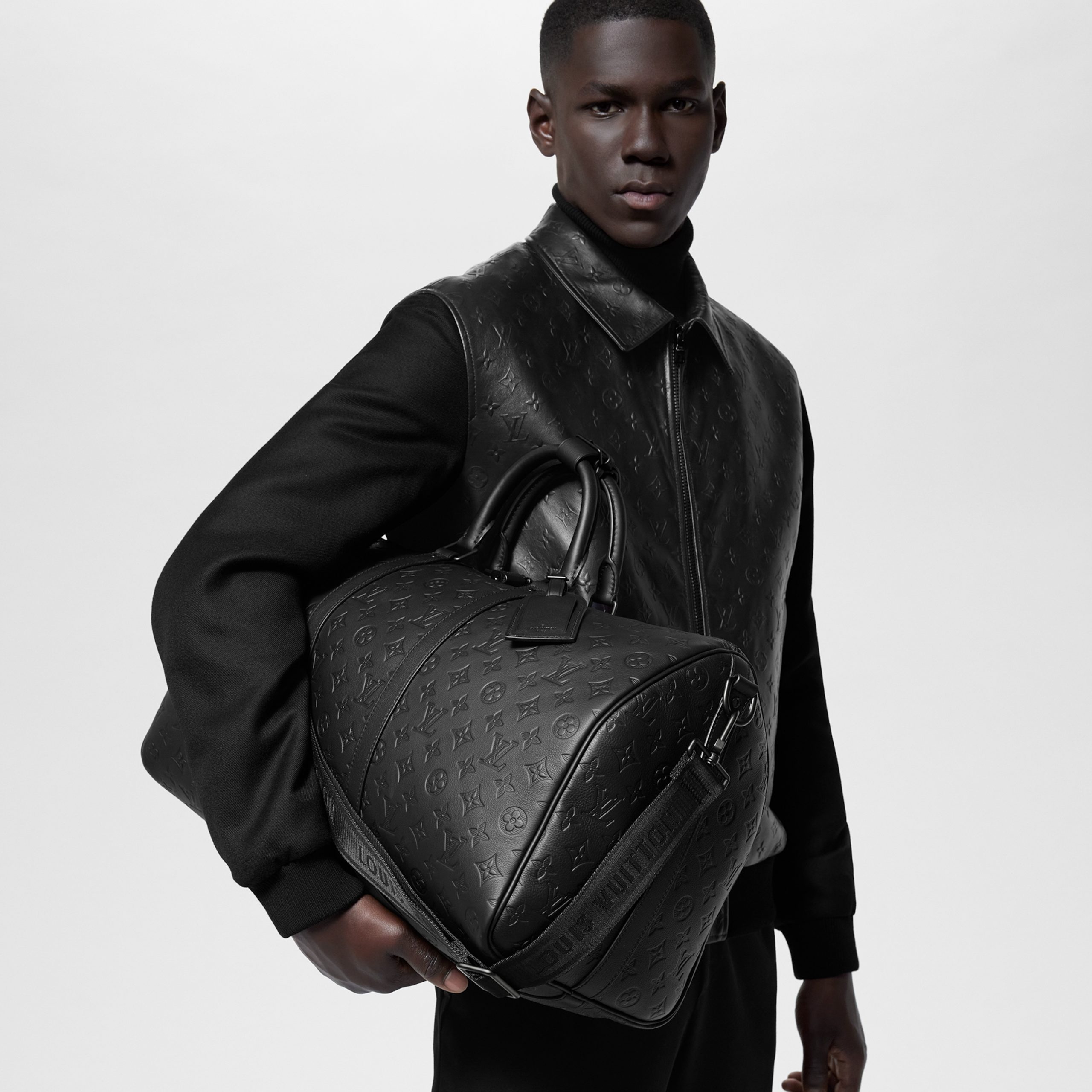 louis-vuitton-keepall-bandouliere-50-M44810_PM1_Ambiance_20view-scaled-2.jpg