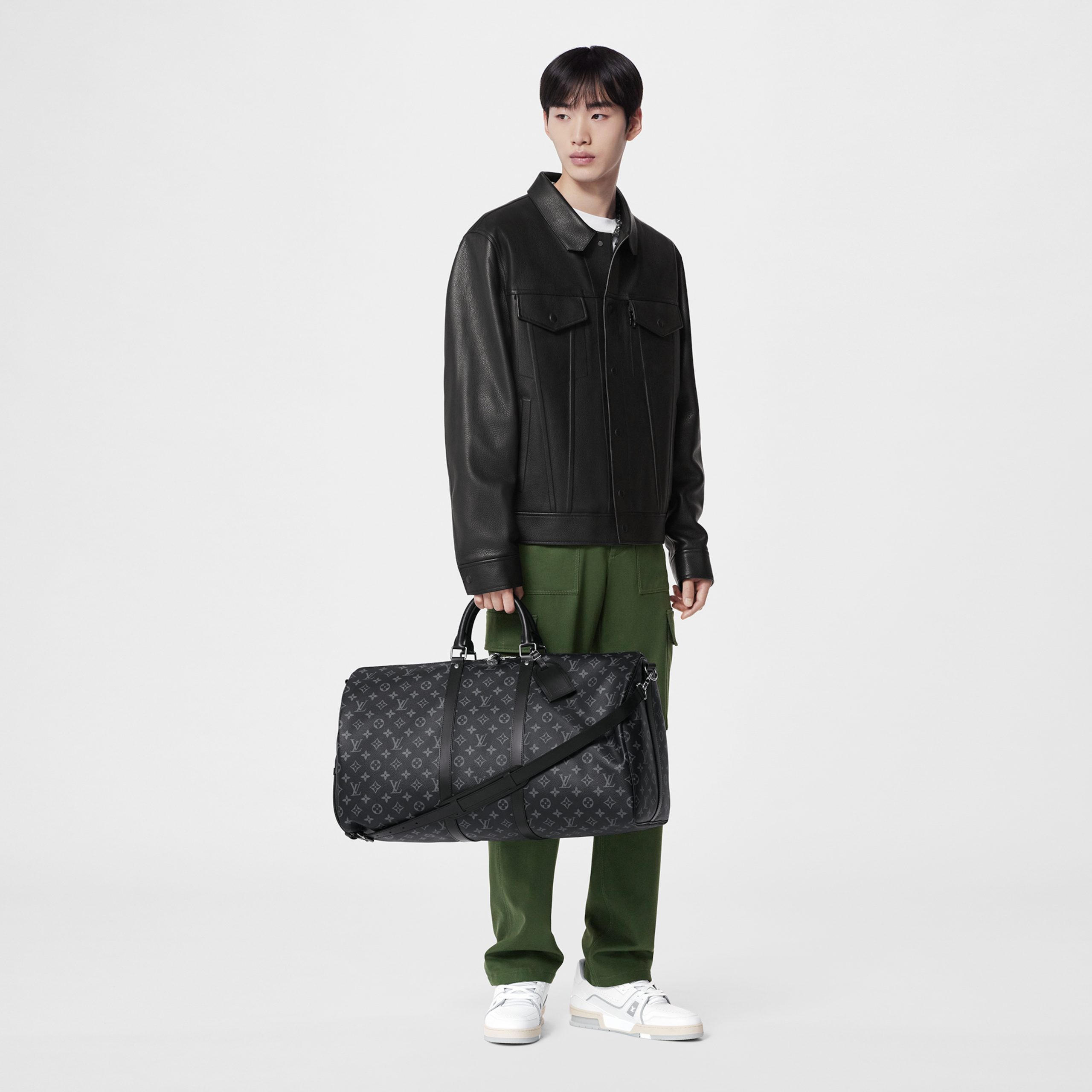 louis-vuitton-keepall-bandouliere-55-M40605_PM1_Ambiance_20view-scaled-2.jpg