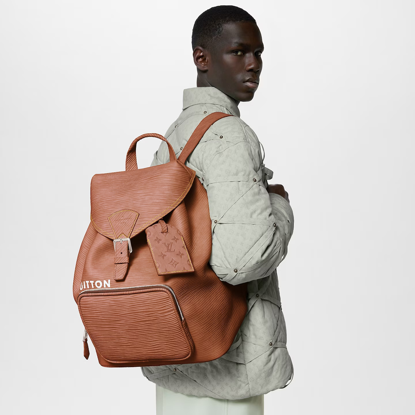 louis-vuitton-montsouris-backpack-a05-bags-M23099_PM1_Worn-view.jpg
