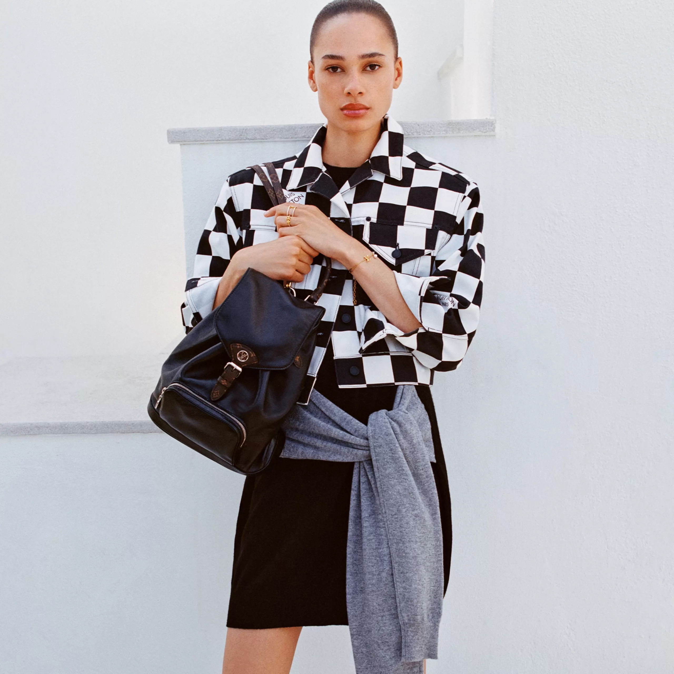 louis-vuitton-montsouris-pm-M12587_PM1_Worn_20view-scaled-1.webp