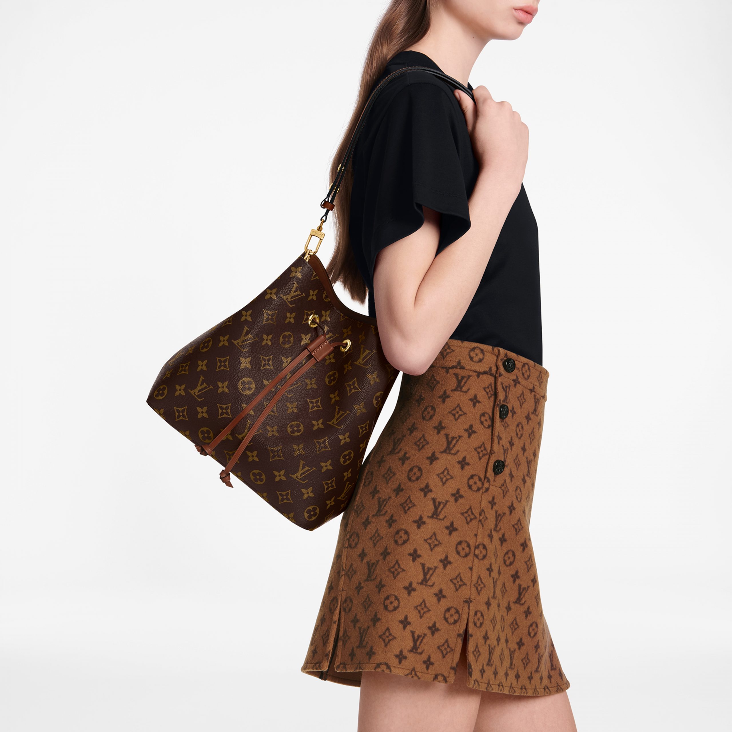 louis-vuitton-n_C3_A9ono_C3_A9-mm-monogram-handbags-M44887_PM1_Ambiance_20view-scaled-1.jpg