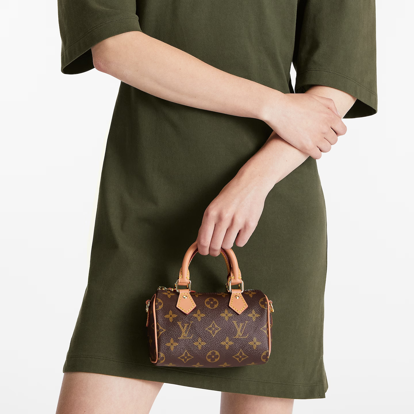 louis-vuitton-nano-speedy-monogram-small-leather-goods-M81085_PM1_Ambiance-view.jpg