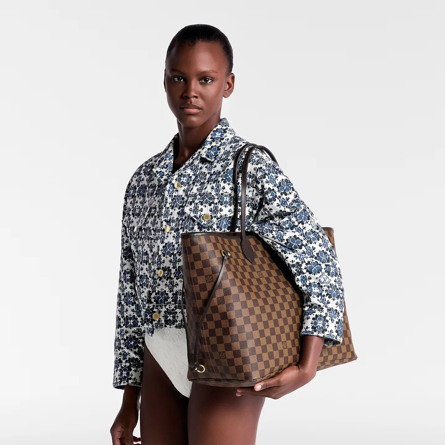 louis-vuitton-neverfull-gm-N40597_PM1_Cropped-worn-view-jpg.webp