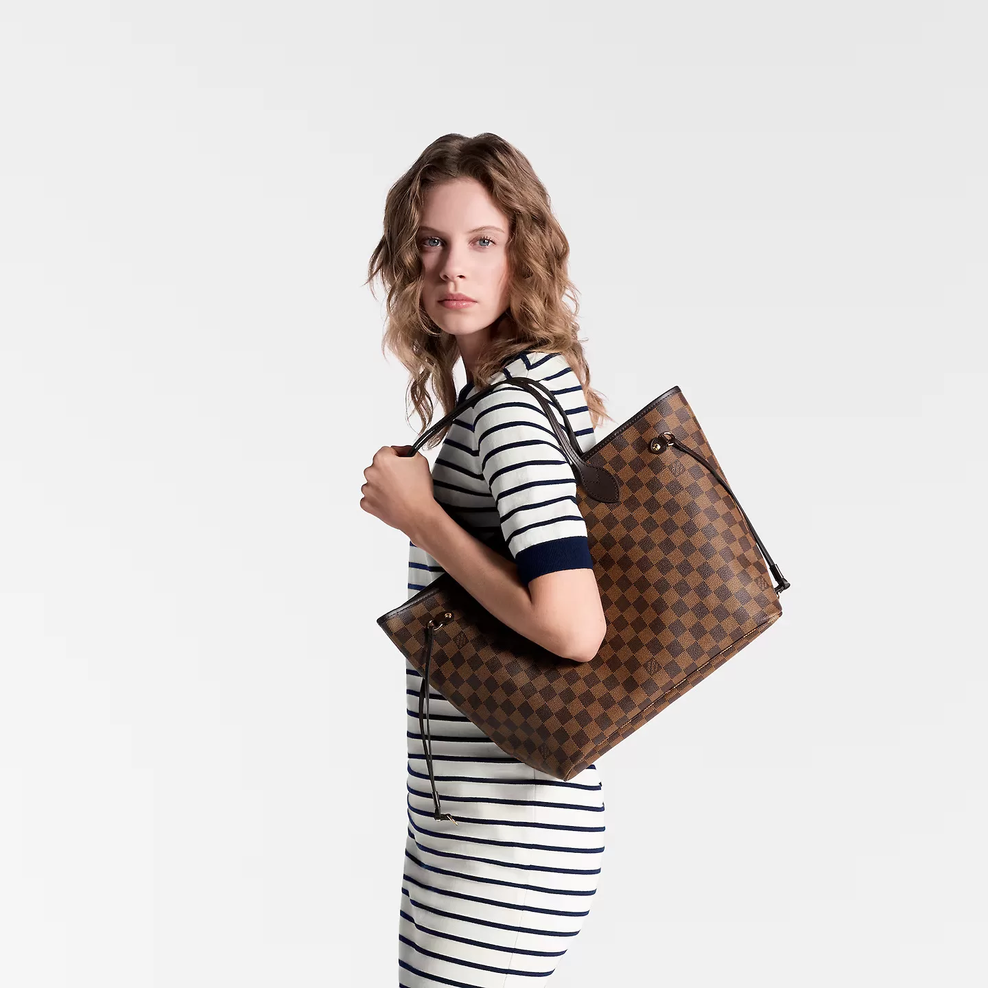 louis-vuitton-neverfull-mm-N40599_PM1_Cropped-worn-view-jpg.webp