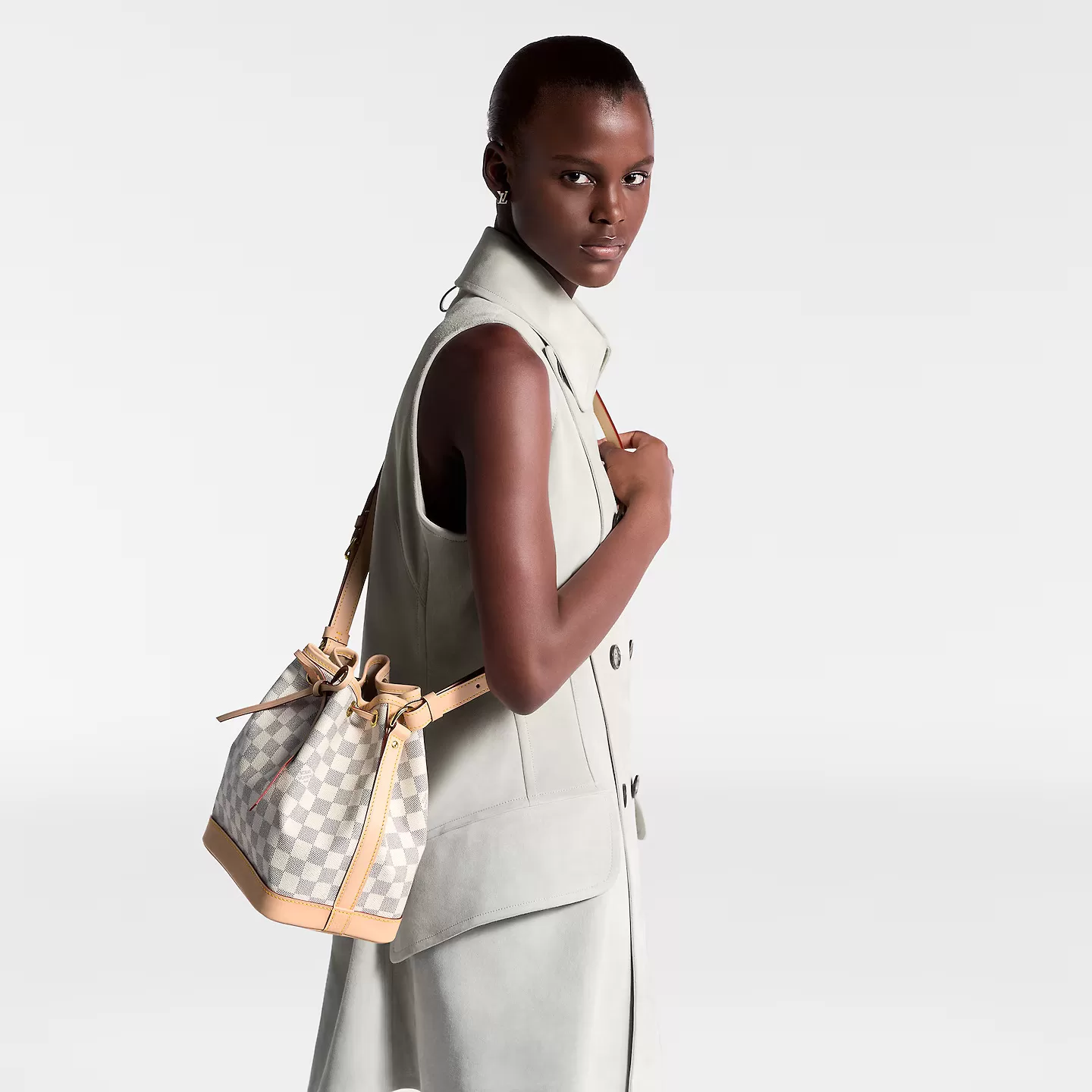 louis-vuitton-noe-bb-N40594_PM1_Cropped-worn-view-jpg.webp