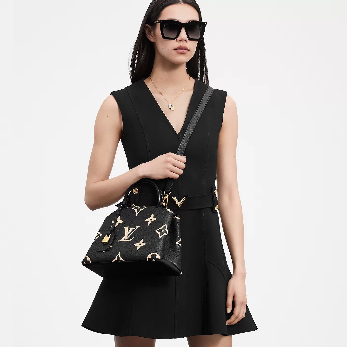 louis-vuitton-petit-palais-M58913_PM1_Worn-view-jpg.webp