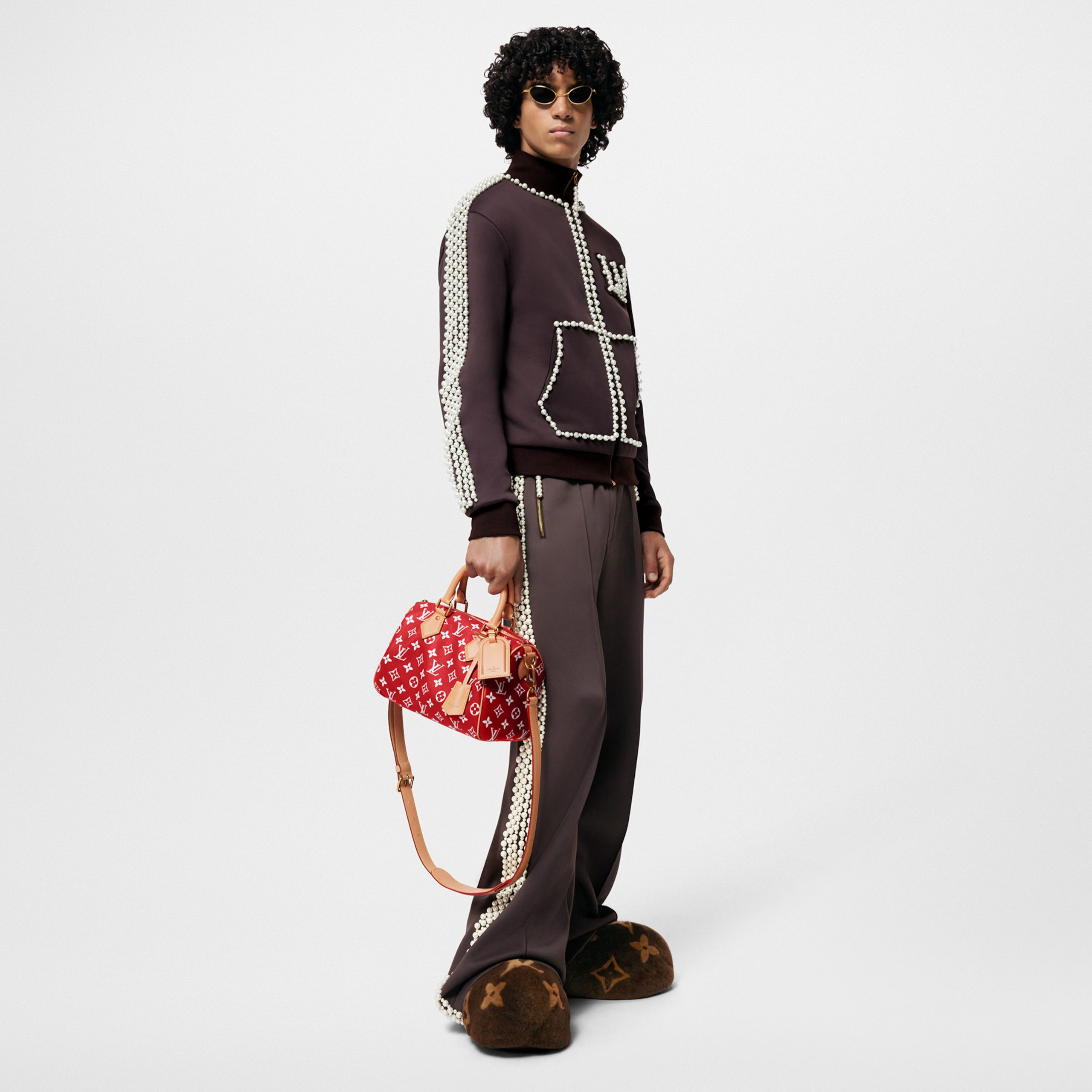 louis-vuitton-speedy-p9-bandouli_C3_A8re-25-autres-cuirs-monogram-for-men-M24425_PM1_Cropped_20worn_20view-scaled-2.jpg