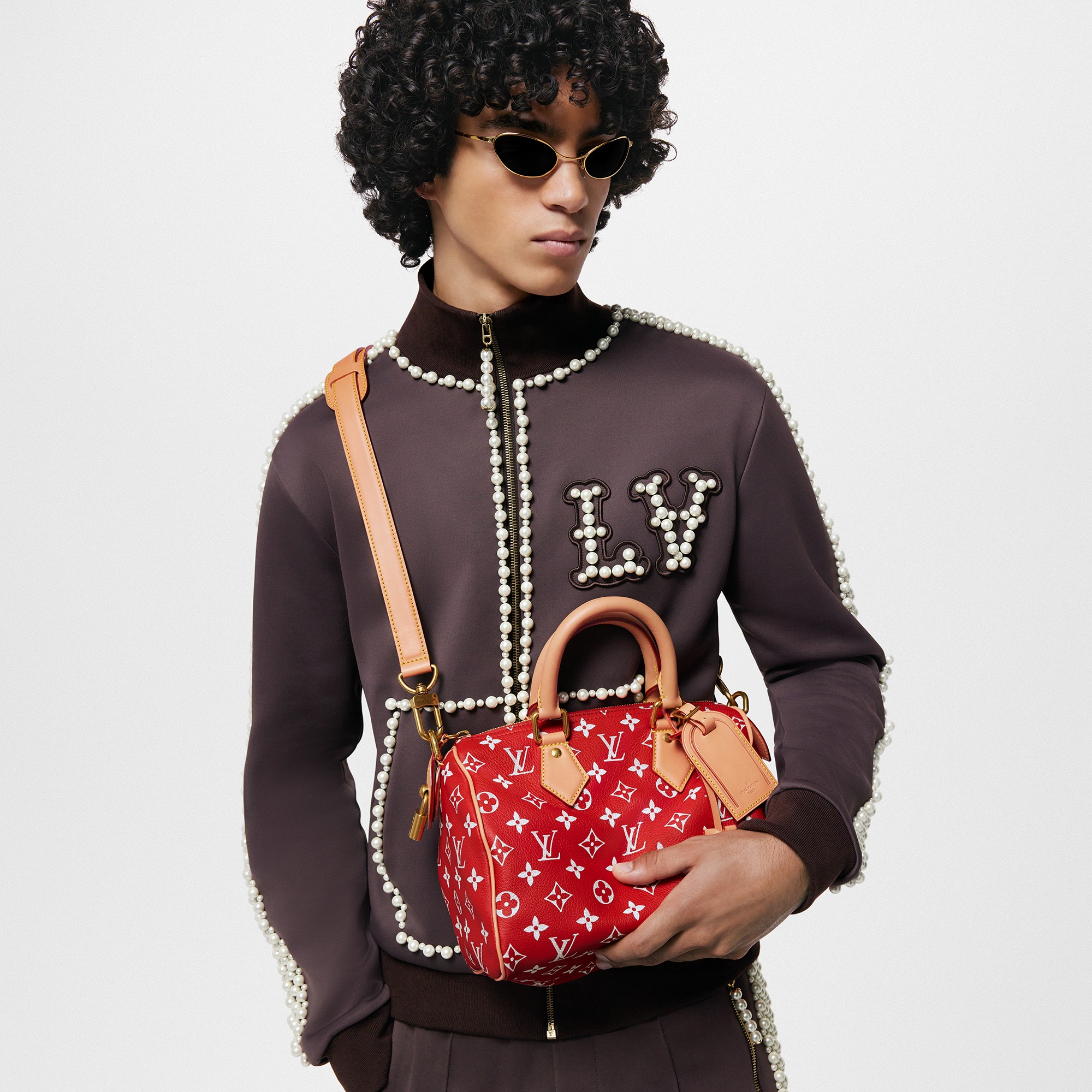 louis-vuitton-speedy-p9-bandouli_C3_A8re-25-autres-cuirs-monogram-for-men-M24425_PM1_Worn_20view-1.jpg