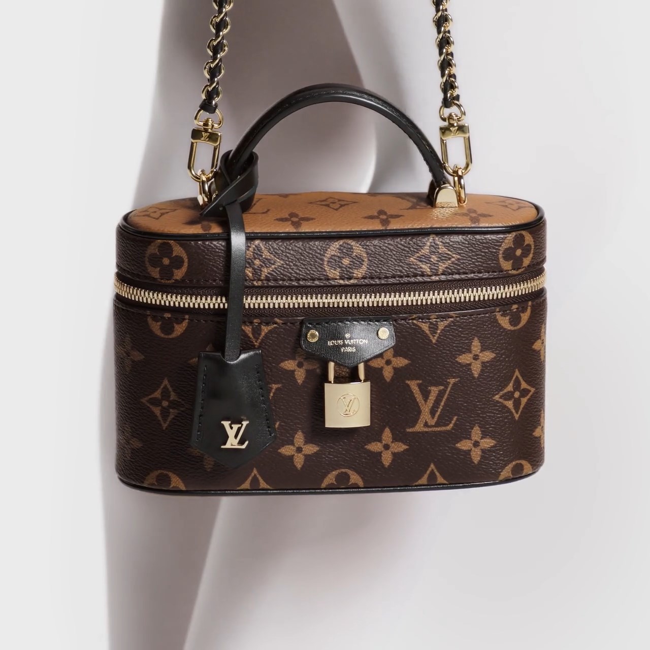 louis-vuitton-vanity-chain-pouch-M47125_PM1_2-1.jpg