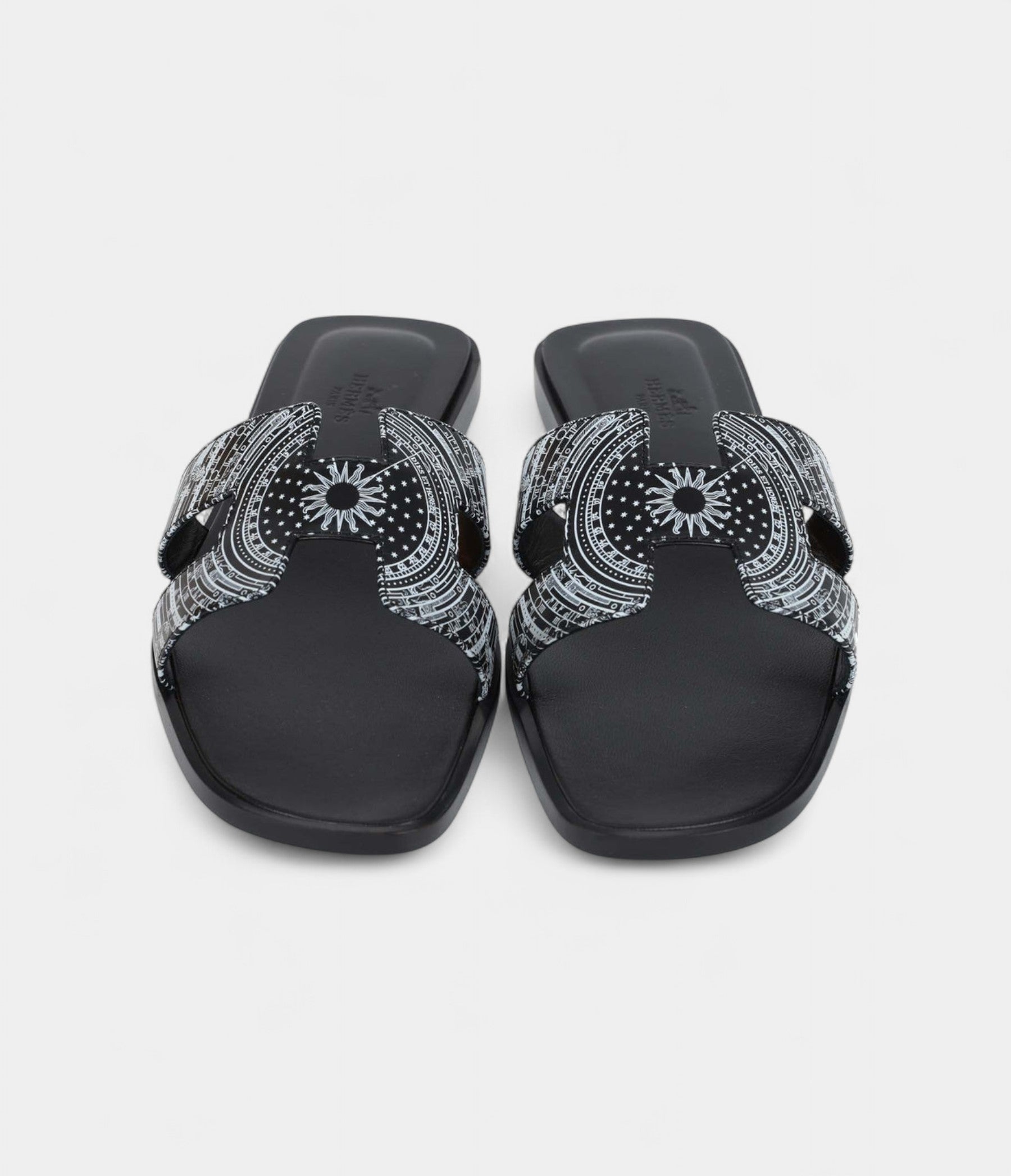 HermesOranSandalsBlackandWhiteCalfskin_1_6684eafb-5054-42ed-9942-2121bd6a4a55.jpg Hermès Oran Sandals Black and White Calfskin