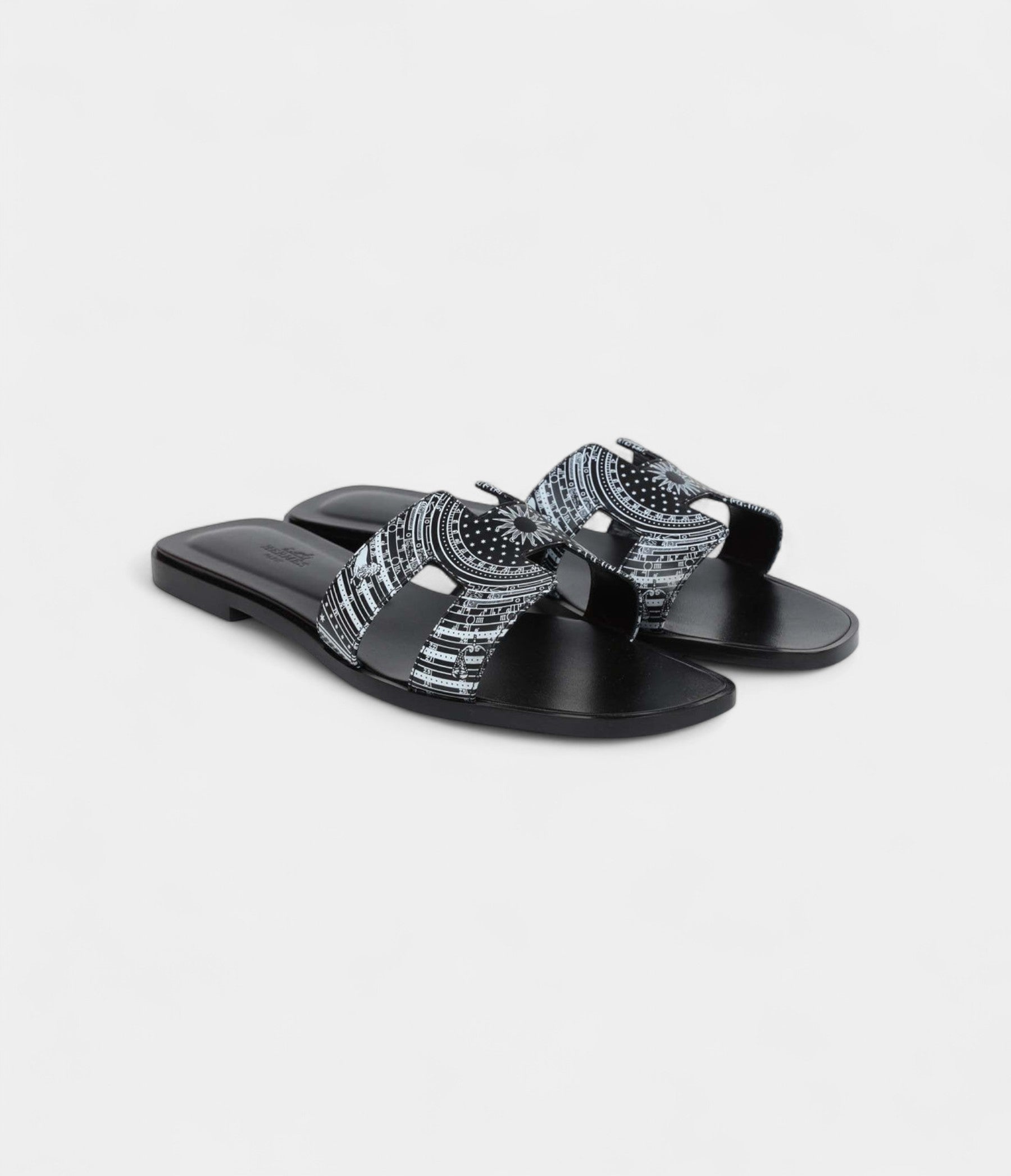 HermesOranSandalsBlackandWhiteCalfskin_6_5752ca36-83df-406c-a10c-ebe0a00232d5.jpg Hermès Oran Sandals Black and White Calfskin