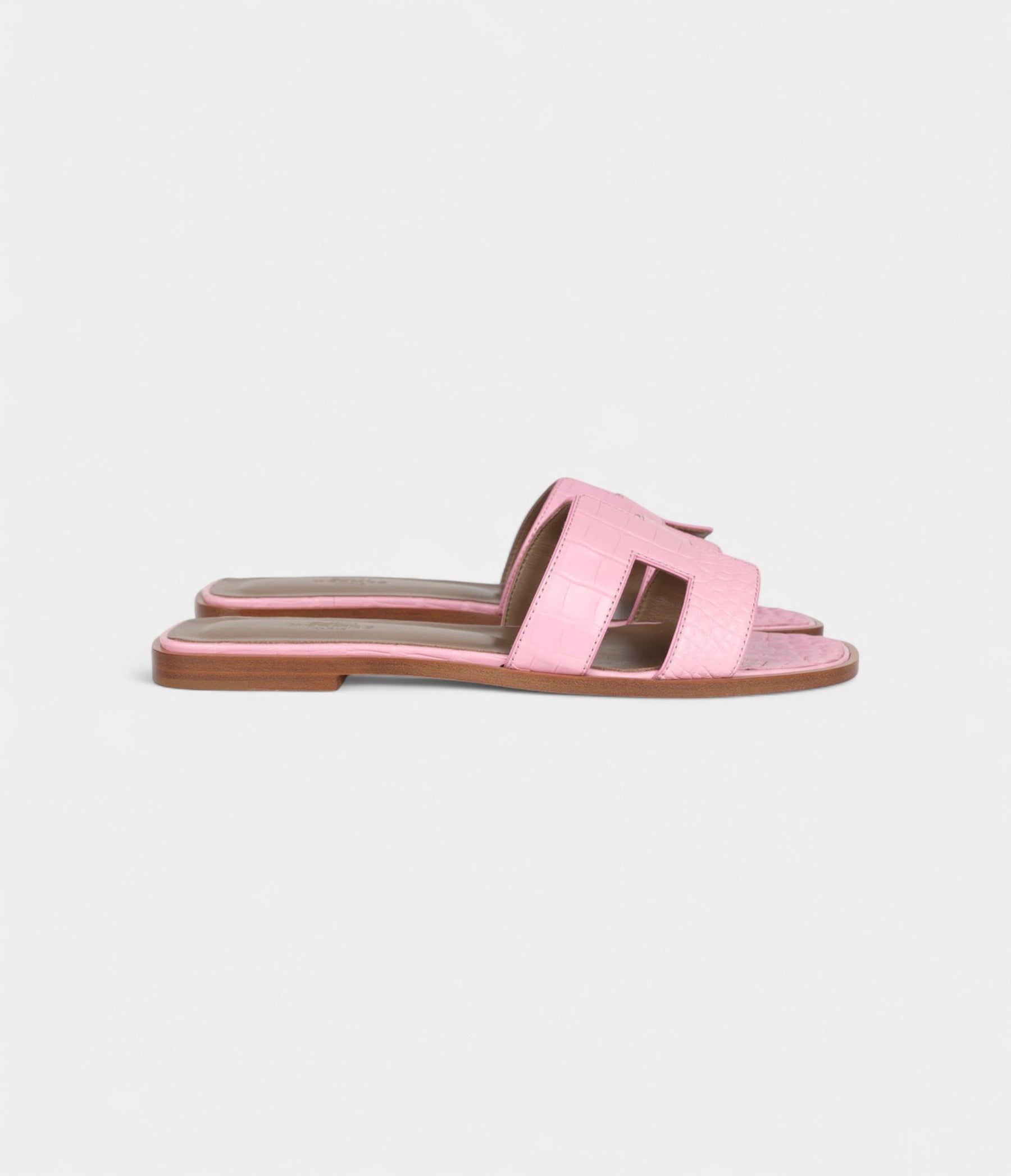 Hermès Oran Sandals Bubblegum Matte Alligator