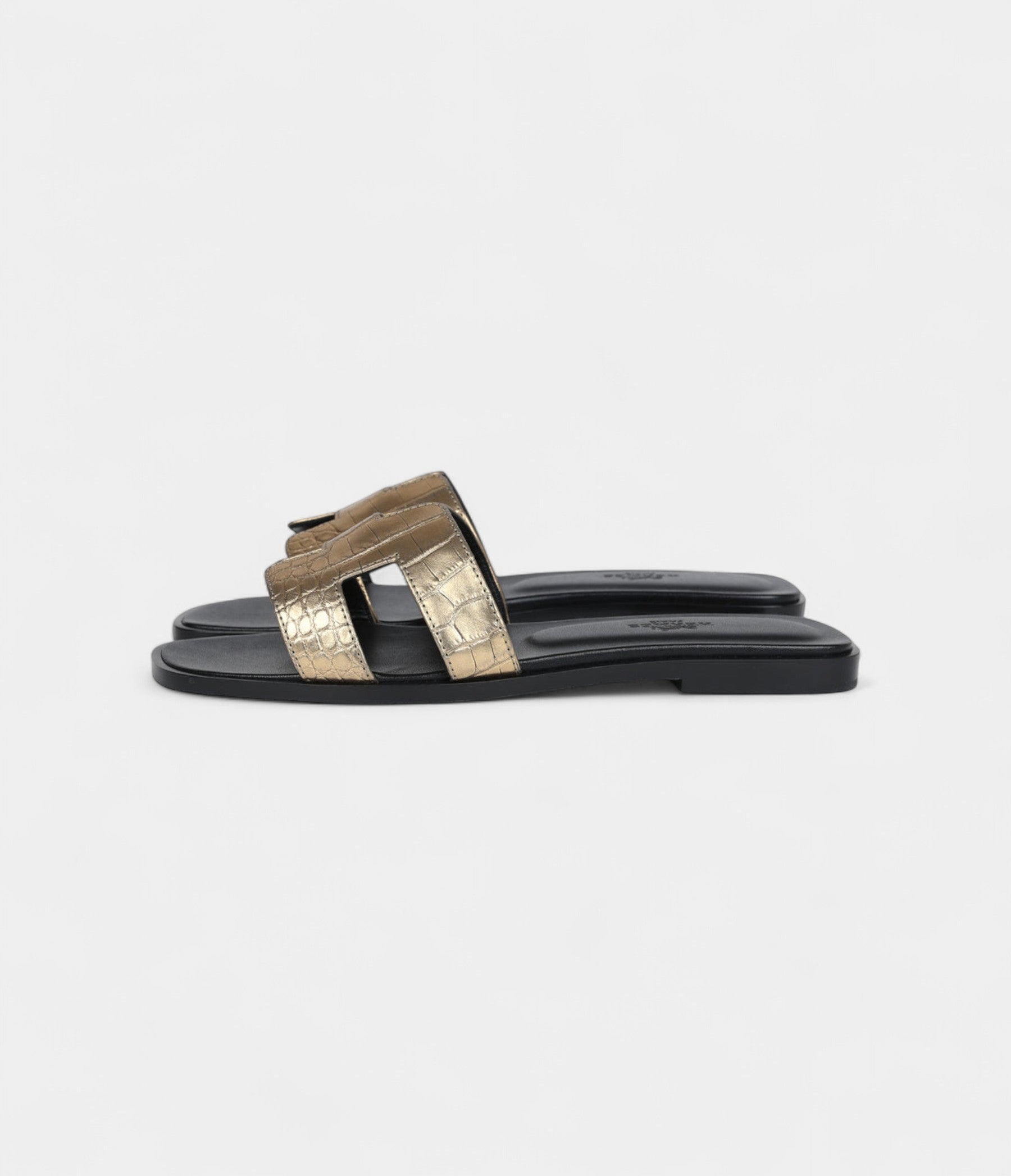 Hermès Oran Sandals Dark Gold Matte Alligator