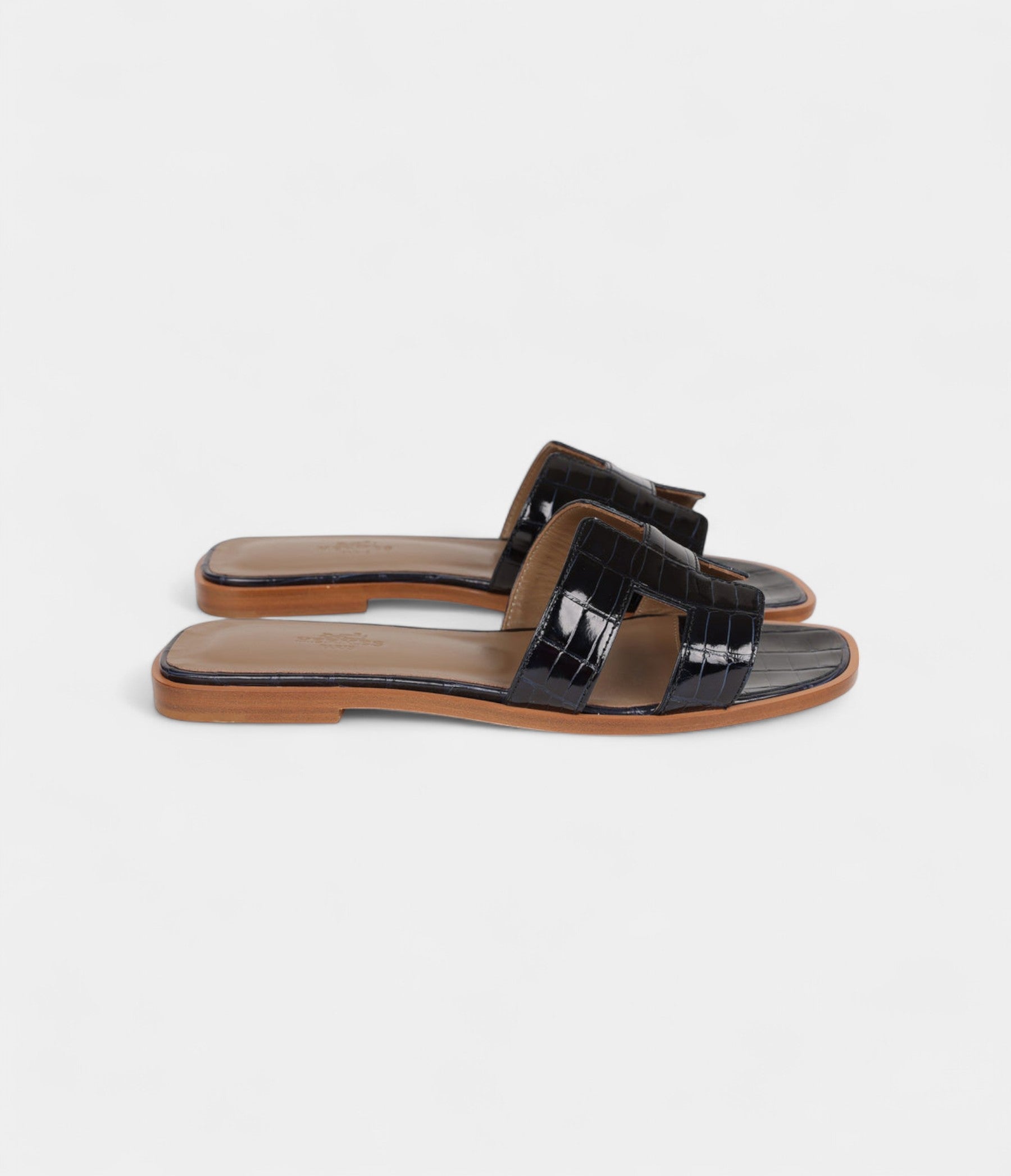 Hermès Oran Sandals Marine Shiny Alligator