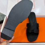 Hermes 26ss latest colorway, classic H-shaped mules, flat, chunky heel.