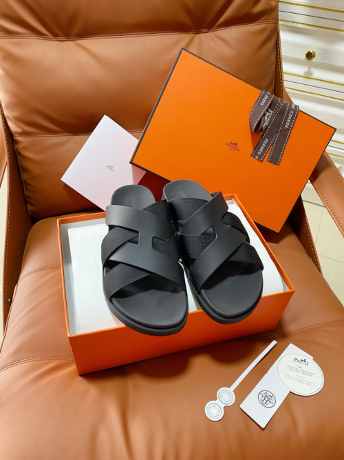 Hermès Couples' Style 26SS Cross-Strap Slides、Effortless Sophistication with Every Step