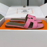 Hermès Oran Sandals for Women In Summer Quick Dry Leather with pink