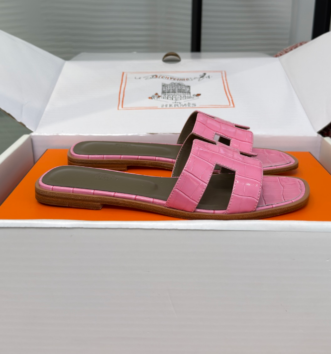 0d7f017e483f82f4bda1817190add024.png Hermès Oran Sandals for Women In Summer Quick Dry Leather with pink