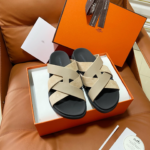 Hermès Couples' Style 26SS Cross-Strap Slides、Effortless Sophistication with Every Step