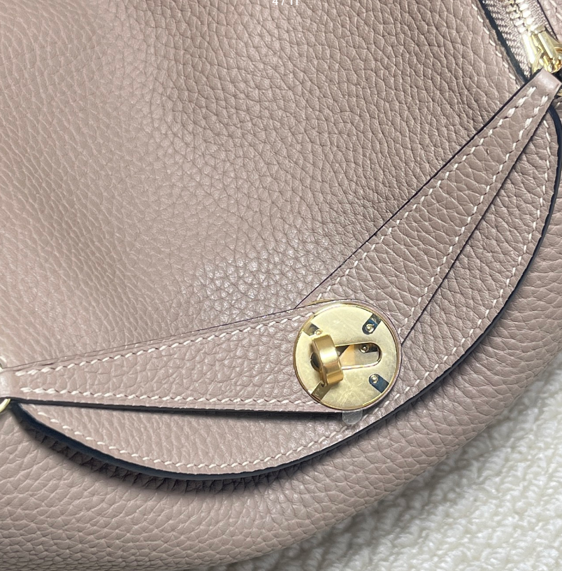 19e1015b2ae0eccb97fe63e57d114015.png Hermès Lindy 26 in Pigeon Grey Paradis Clemence Leather with Palladium Hardware