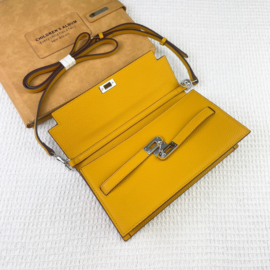 1b1f6dda18ab173a692efe3ec3b5a77c.png The New Hermès Kelly Shoulder