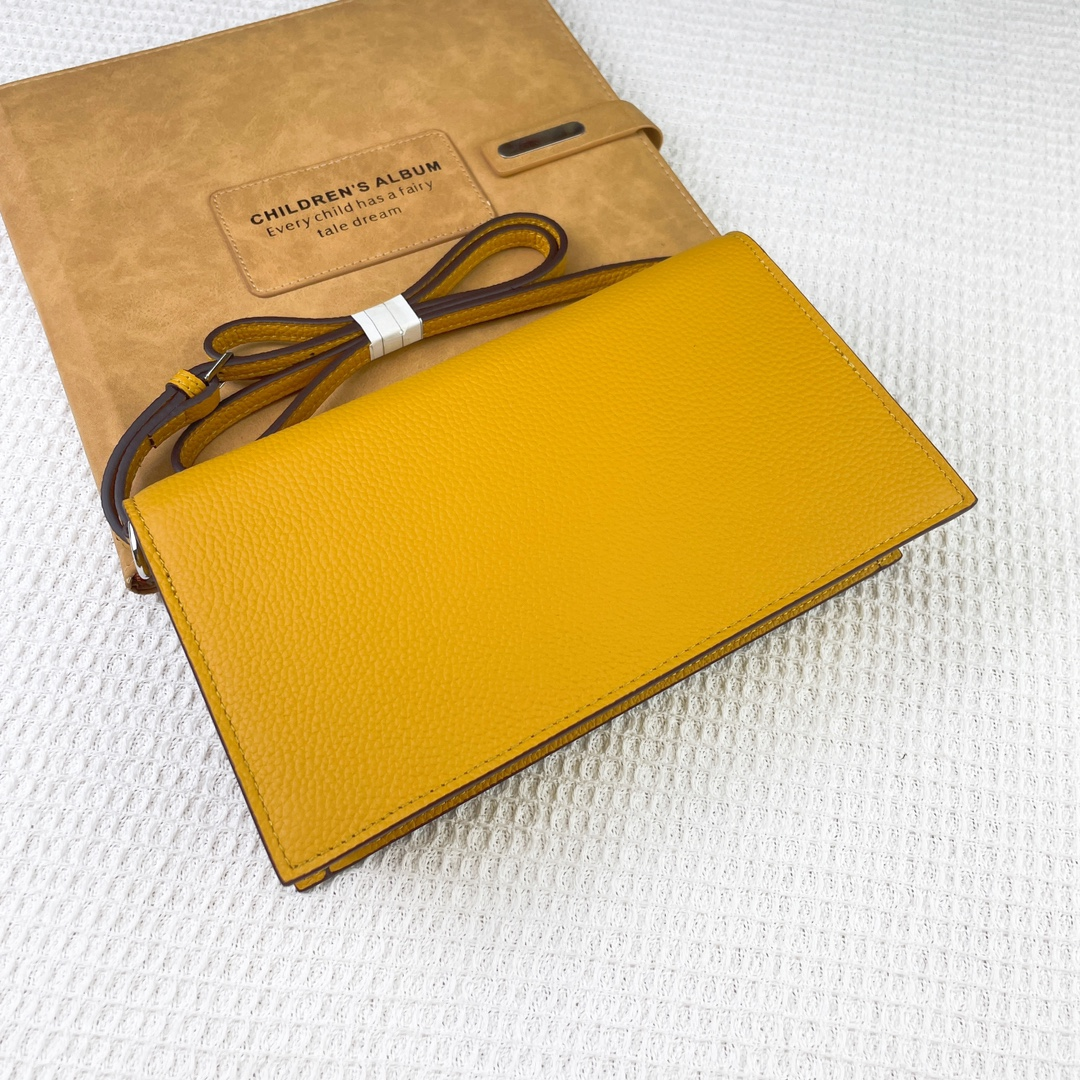 1b62e0d2ff1ece622bda35fe50124a77.png The New Hermès Kelly Shoulder