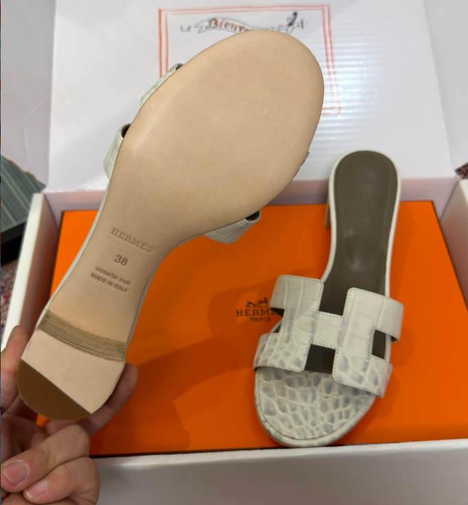 343b7c204ccf4ac627f80310829e8a3c.png Hermès Oran Sandals for Women In Summer Quick Dry Leather