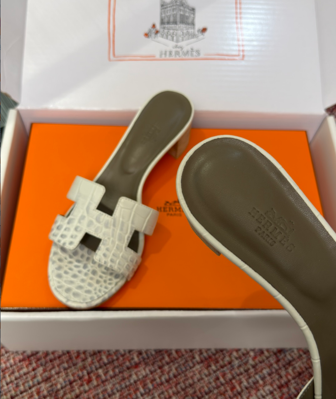 3c9b82a1c7328da114e8b810a42c4700.png Hermès Oran Sandals for Women In Summer Quick Dry Leather