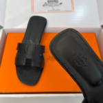 Hermes 26ss latest colorway, classic H-shaped mules, flat, chunky heel.