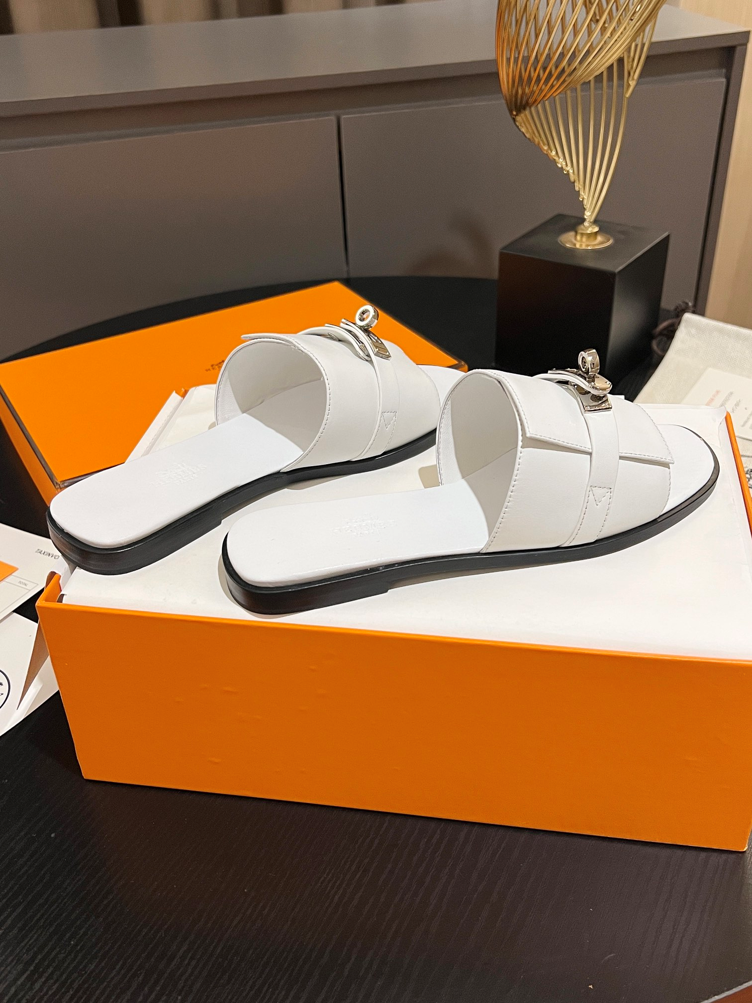 3e7327a0ff1be85d49b6efde8a156ba6.png Hermès Classic Kelly Buckle Slides – Summer Essential (White )