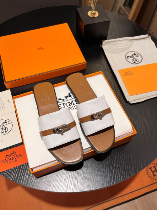 Hermès Classic Kelly Buckle Slides – Summer Essential (White and brown)