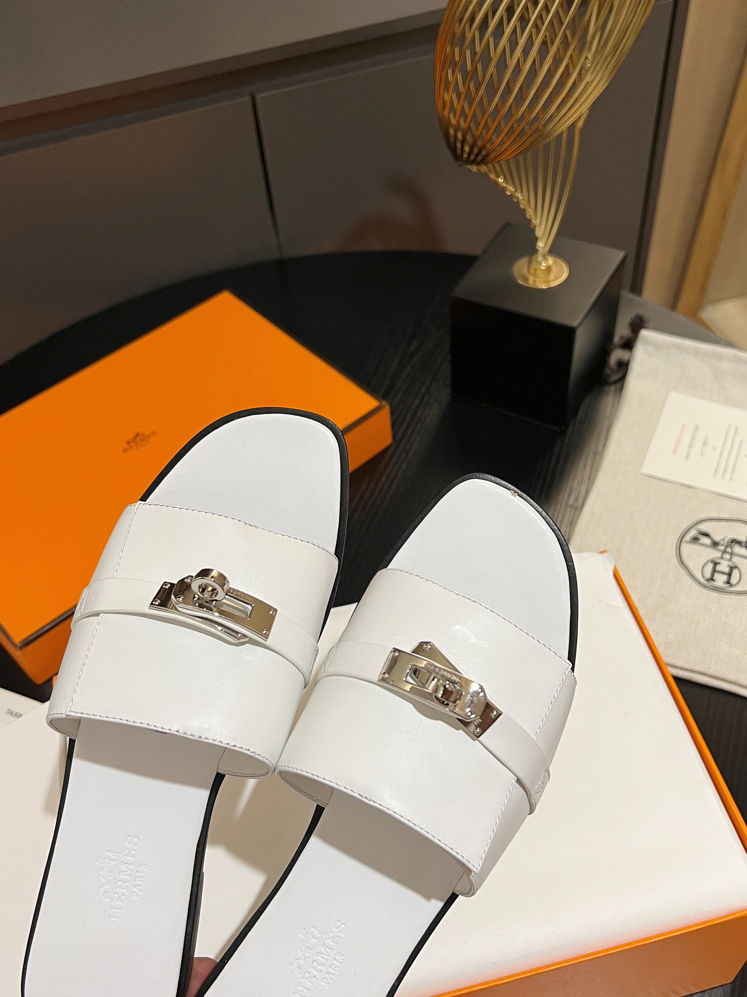 4fb033d0ef93fc76443e4e1ad169d132.png Hermès Classic Kelly Buckle Slides – Summer Essential (White )