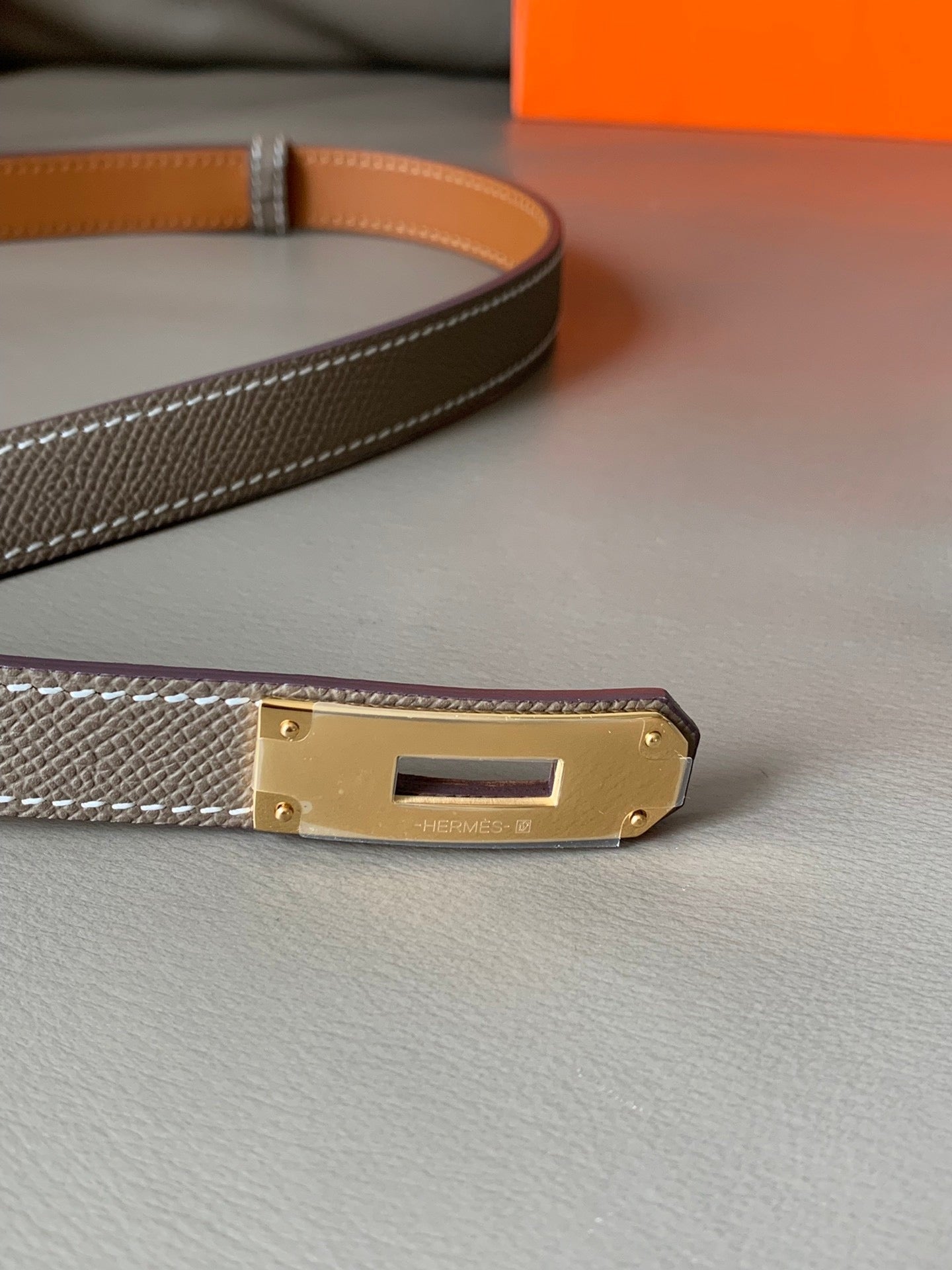 Hermès Grey Leather Belt Effortless Elegance in a Modern Neutral