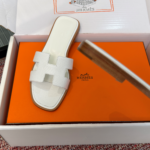 Hermès Oran Sandals for Women In Summer Quick Dry Leather with White