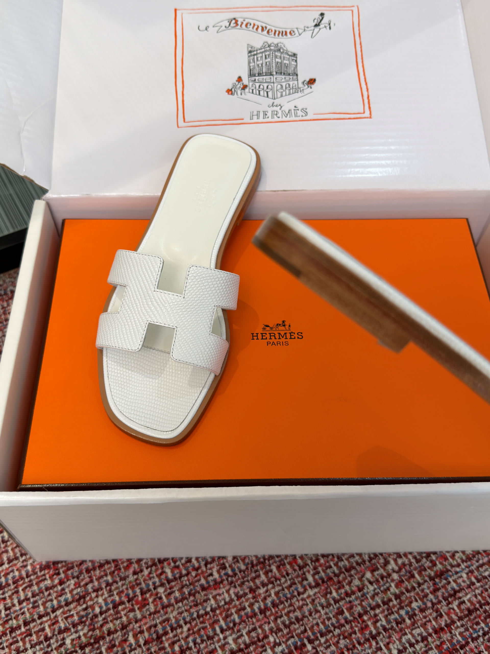 Hermès Oran Sandals for Women In Summer Quick Dry Leather with White