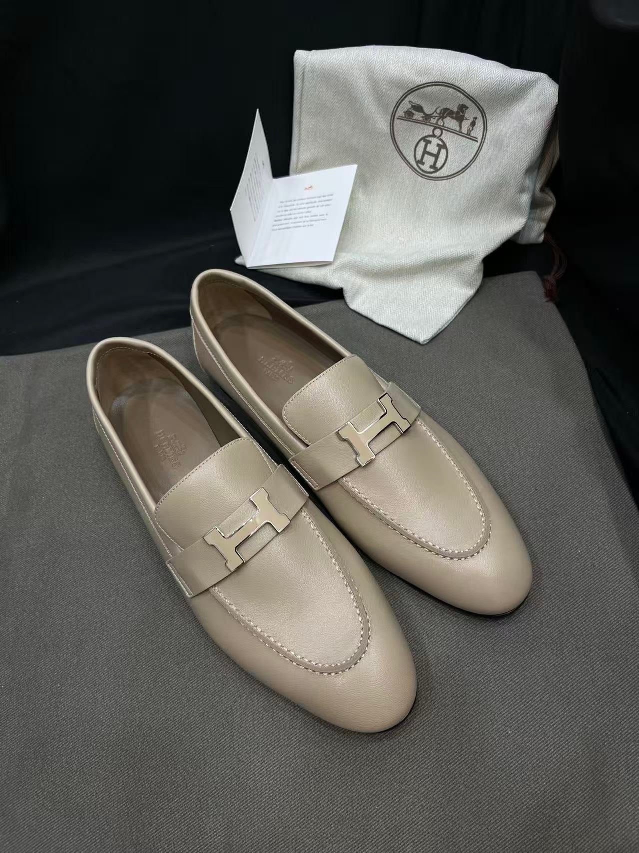Hermès Paris Loafer Beige Camel