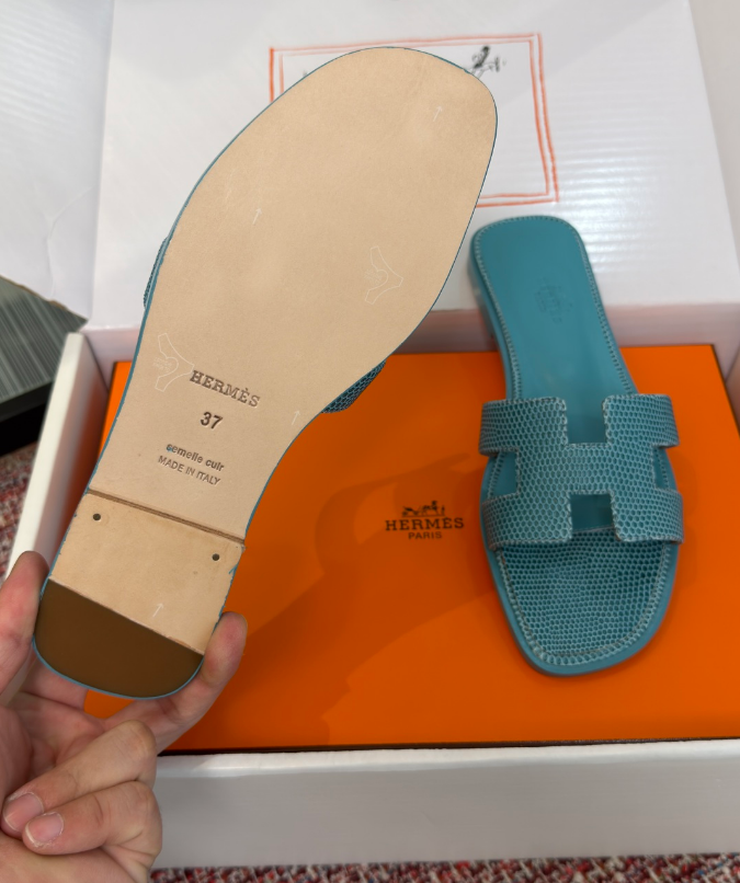 Hermès Oran Sandals for Women In Summer Quick Dry Leather with Sky blue