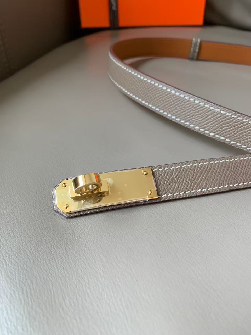 Hermès Grey Leather Belt Effortless Elegance in a Modern Neutral