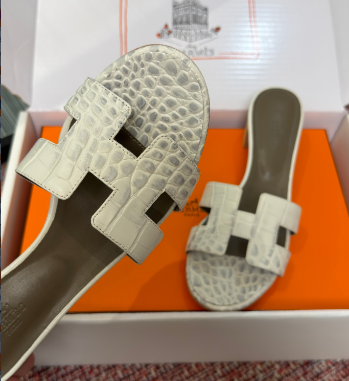 9050635203e646fffc84f636c5ab7cc1.png Hermès Oran Sandals for Women In Summer Quick Dry Leather