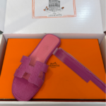 Hermes 26ss latest colorway, classic H-shaped mules, flat, chunky heel.