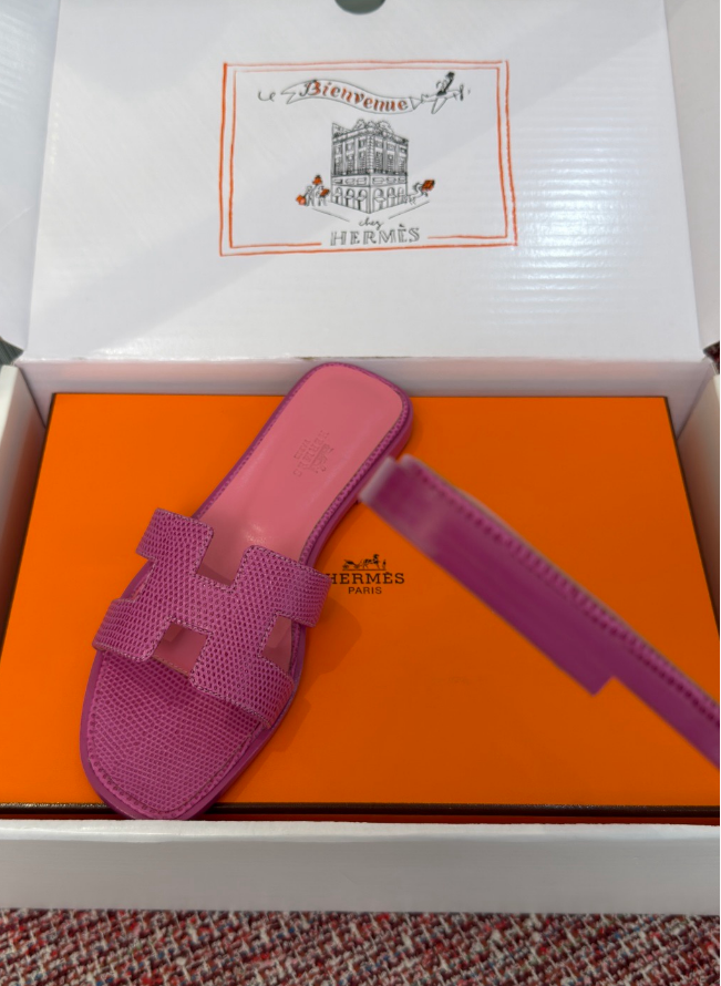 Hermes 26ss latest colorway, classic H-shaped mules, flat, chunky heel.