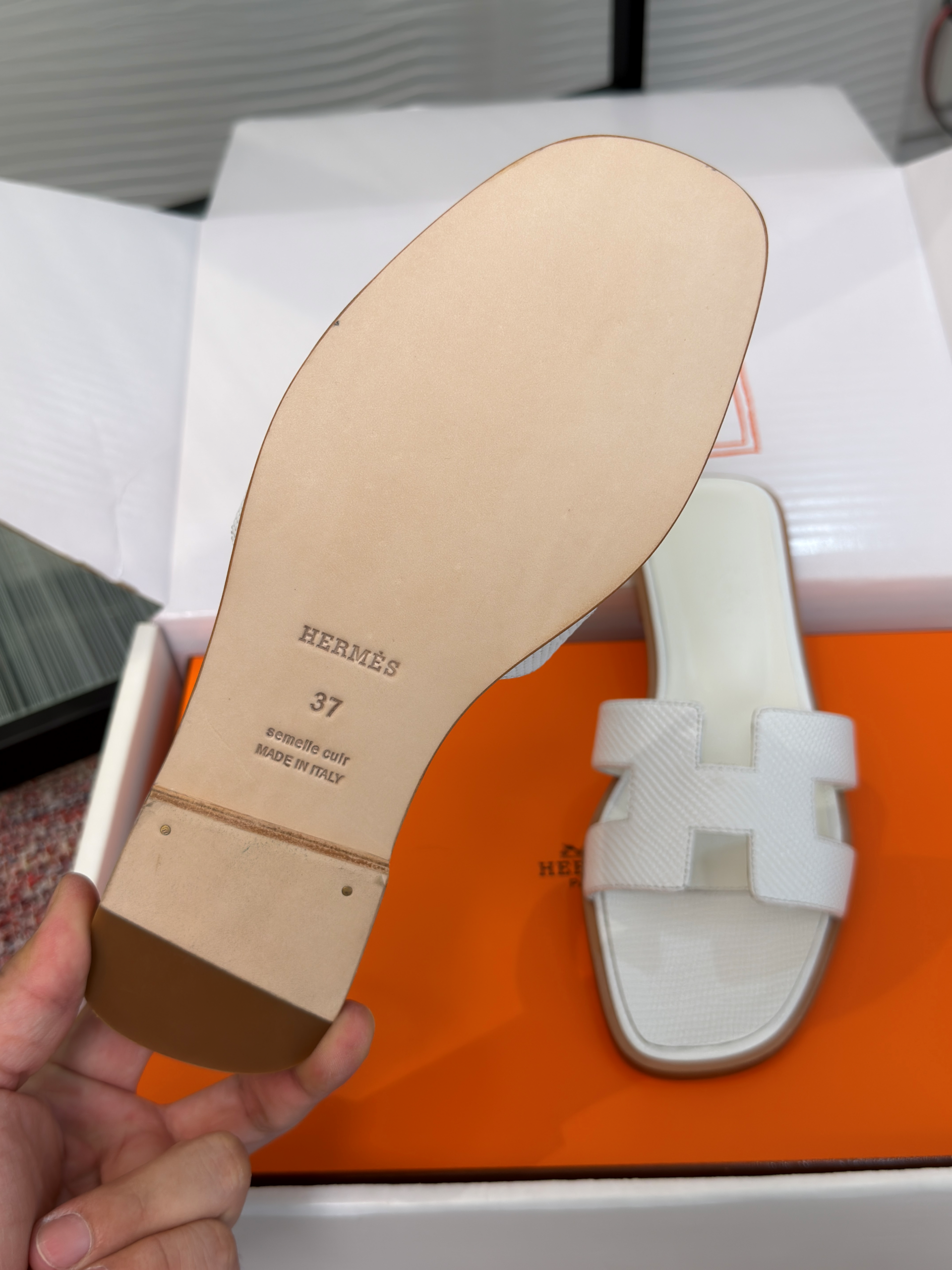 Hermès Oran Sandals for Women In Summer Quick Dry Leather with White