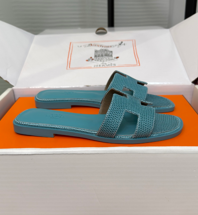 Hermès Oran Sandals for Women In Summer Quick Dry Leather with Sky blue
