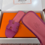 Hermes 26ss latest colorway, classic H-shaped mules, flat, chunky heel.