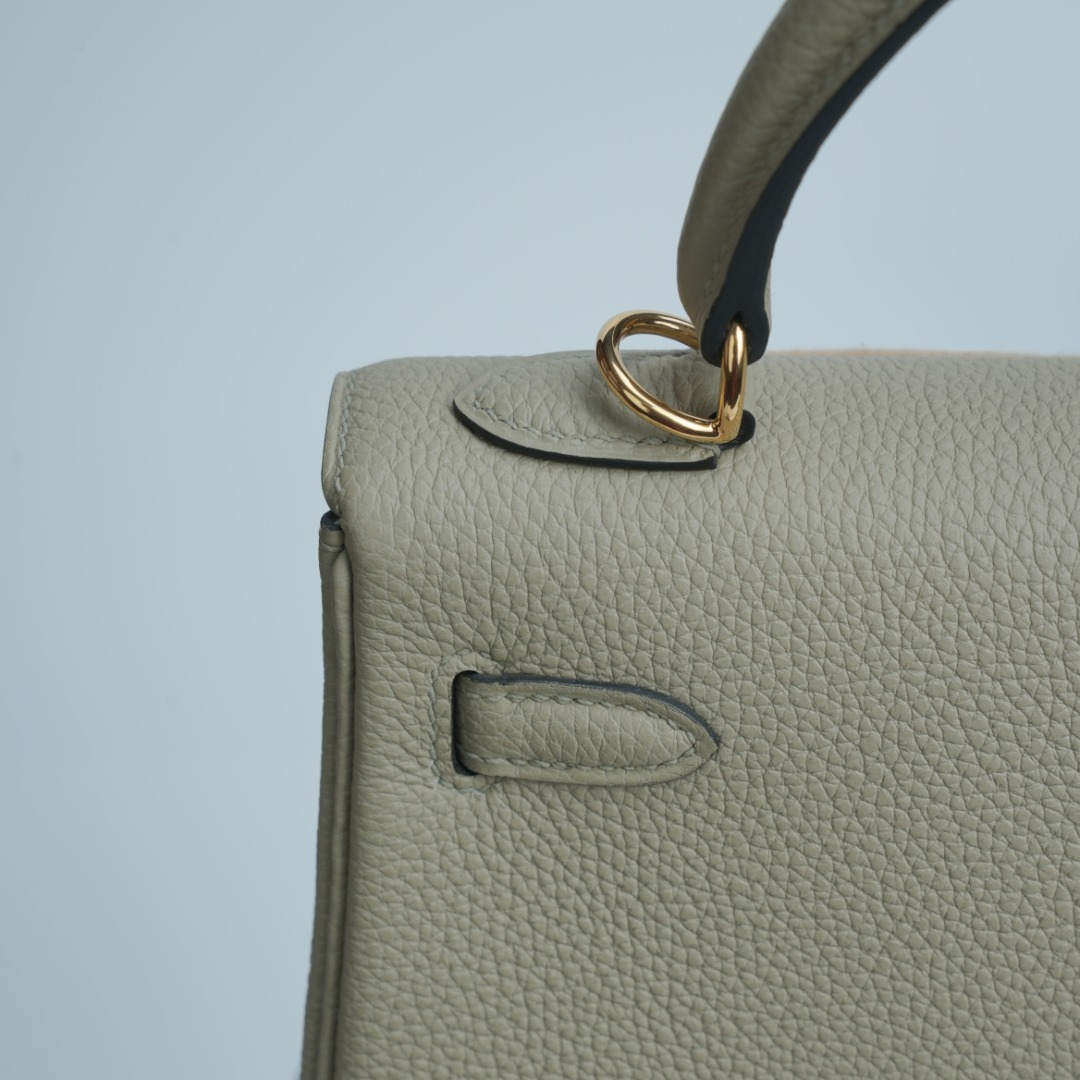 9bd2f1ce1d5915aabaf51d151c0b7678.png Hermès Kelly 25cm: Sage Green Elegance
