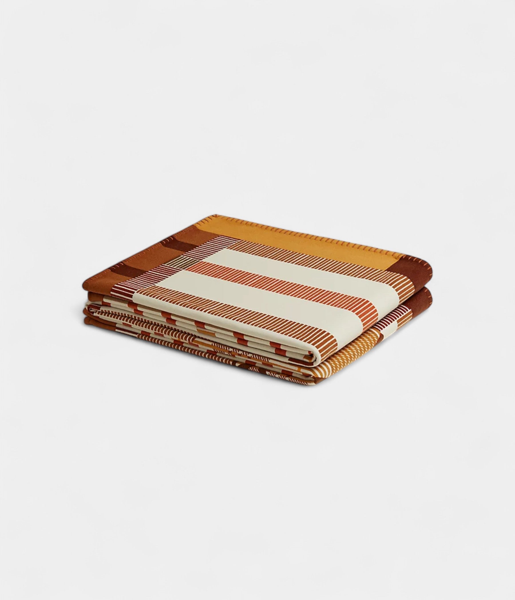 ChevalauBoxBlanket_AHarmoniousBlendofEquestrianHeritageandArtisticDesign_1.jpg Cheval au Box Blanket A Harmonious Blend of Equestrian Heritage and Artistic Design